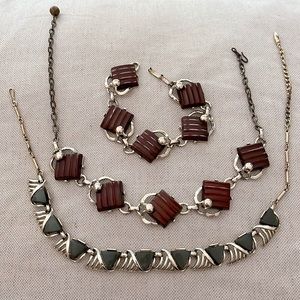 Vintage jewellery: Brown and green vintage necklaces and matching bracelet.